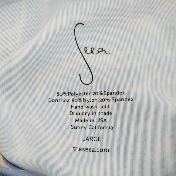 Seea Floral Rashguard - Picture 3 of 7